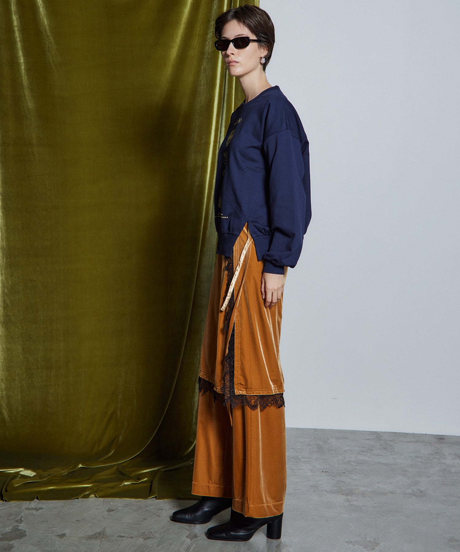 【26WINTER PRE-ORDER】Lace-Trim Velour Wrap Skirt Pants