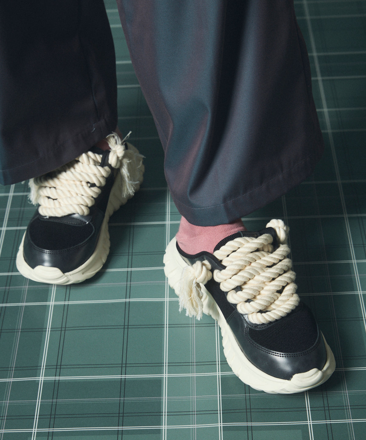 [SPECIAL SHOES FACTORY COLLABORATION] Plain Toe With Open Lacing Flat Slip-ons
