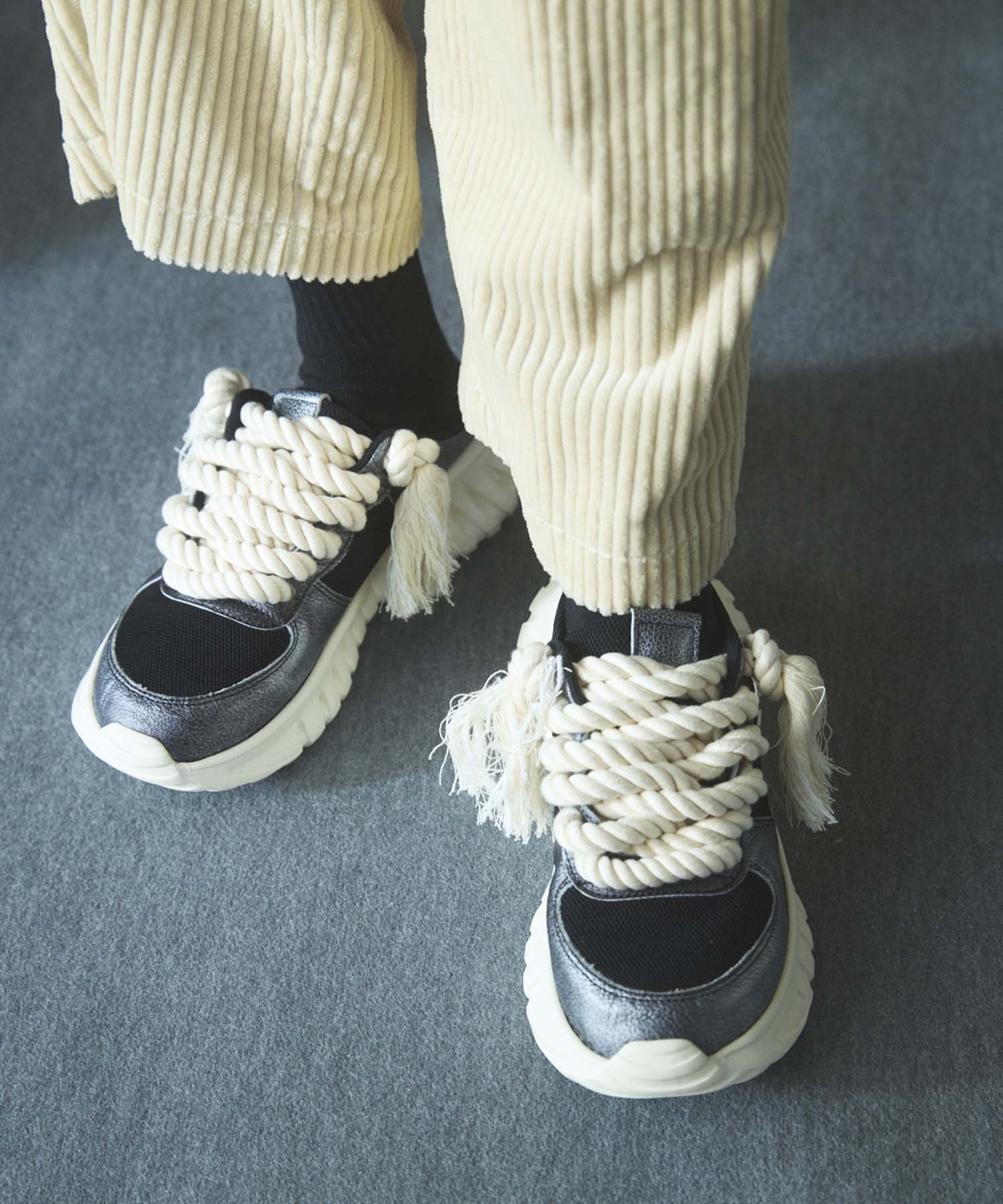 [SPECIAL SHOES FACTORY COLLABORATION] Plain Toe With Open Lacing Flat Slip-ons
