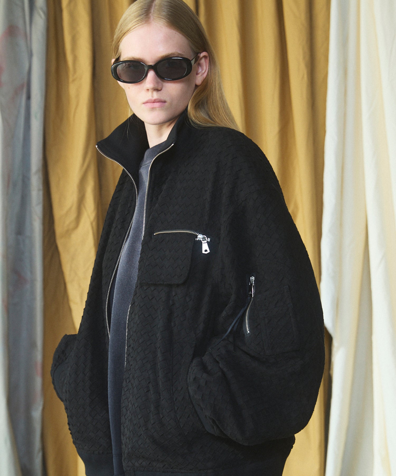 【26AW PRE-ORDER】アーティフィシャルスウェードテープニッティングプライムオーバースタンドブルゾン
