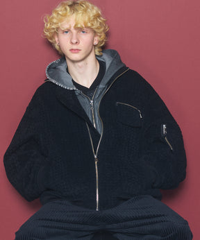 【26AW PRE-ORDER】アーティフィシャルスウェードテープニッティングプライムオーバースタンドブルゾン