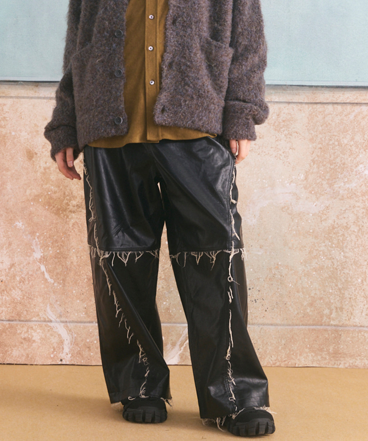 アーティフィシャルレザーワイドパンツ