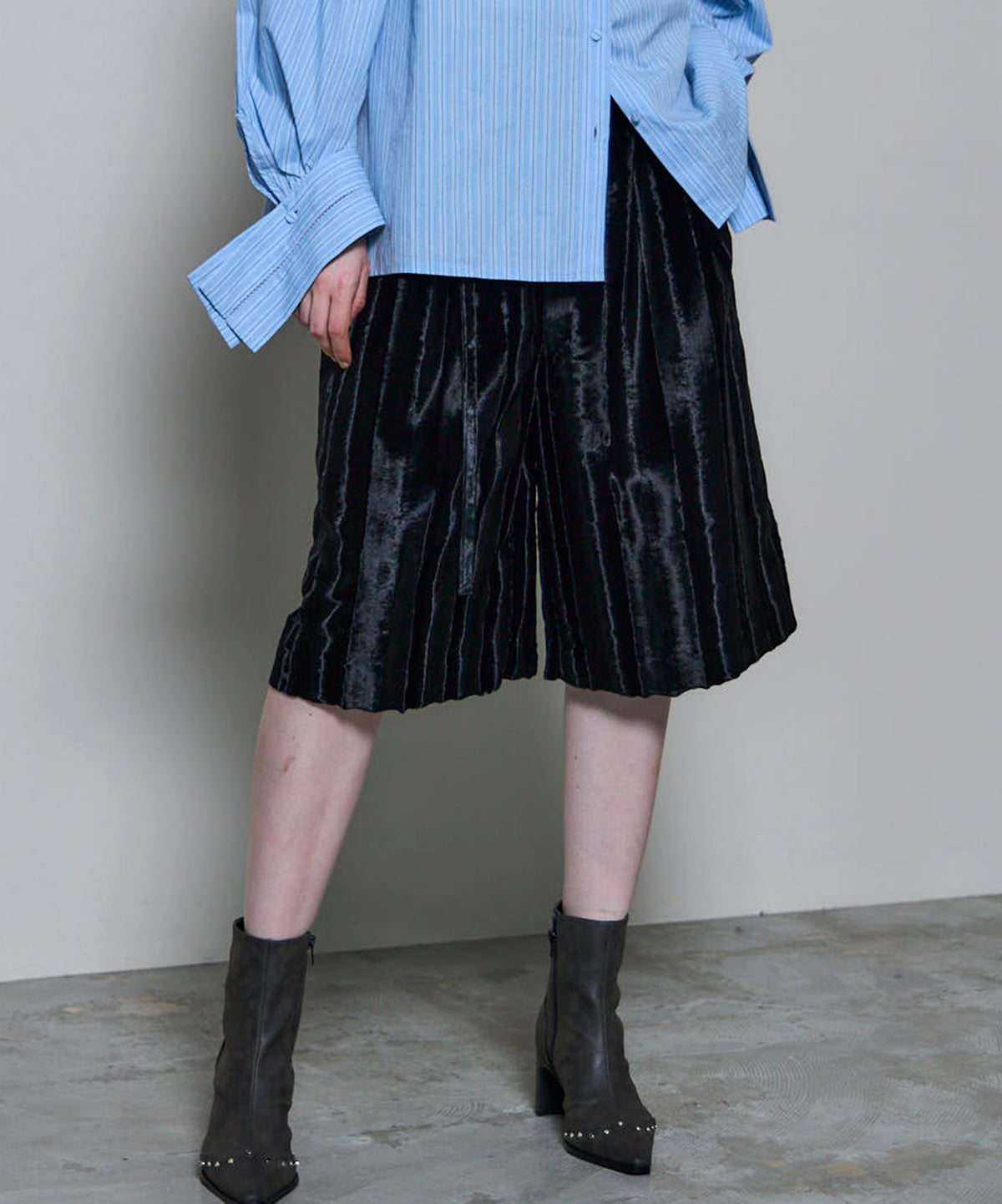 [25AUTUMN PRE-ORDER] Fake Hair Calf Two-tuck Shorts