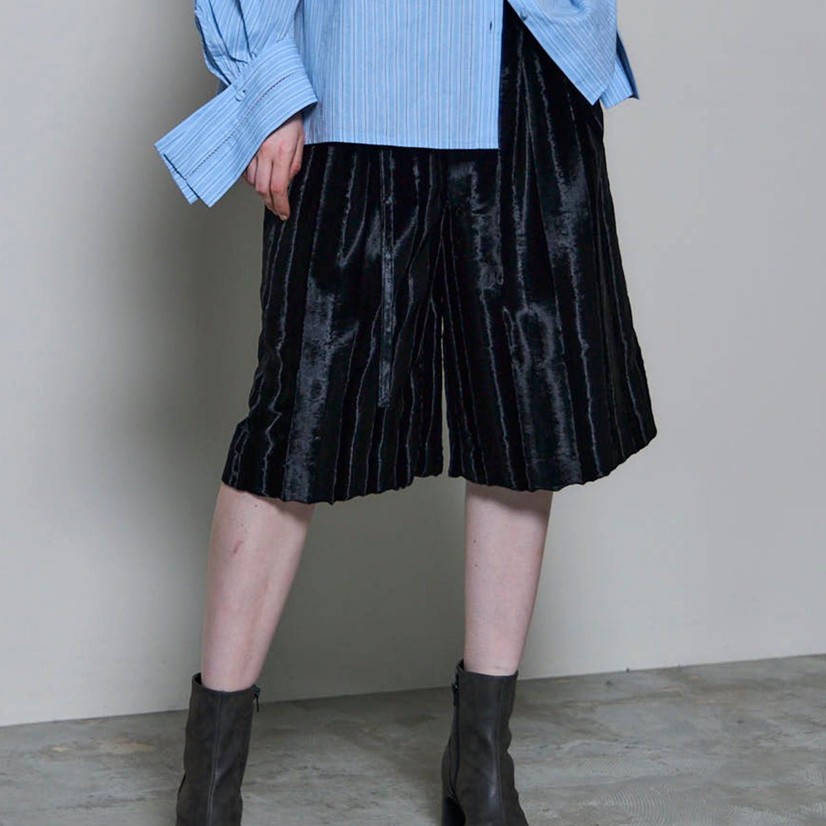 SALE】Fake Hair Calf Two-tuck Shorts