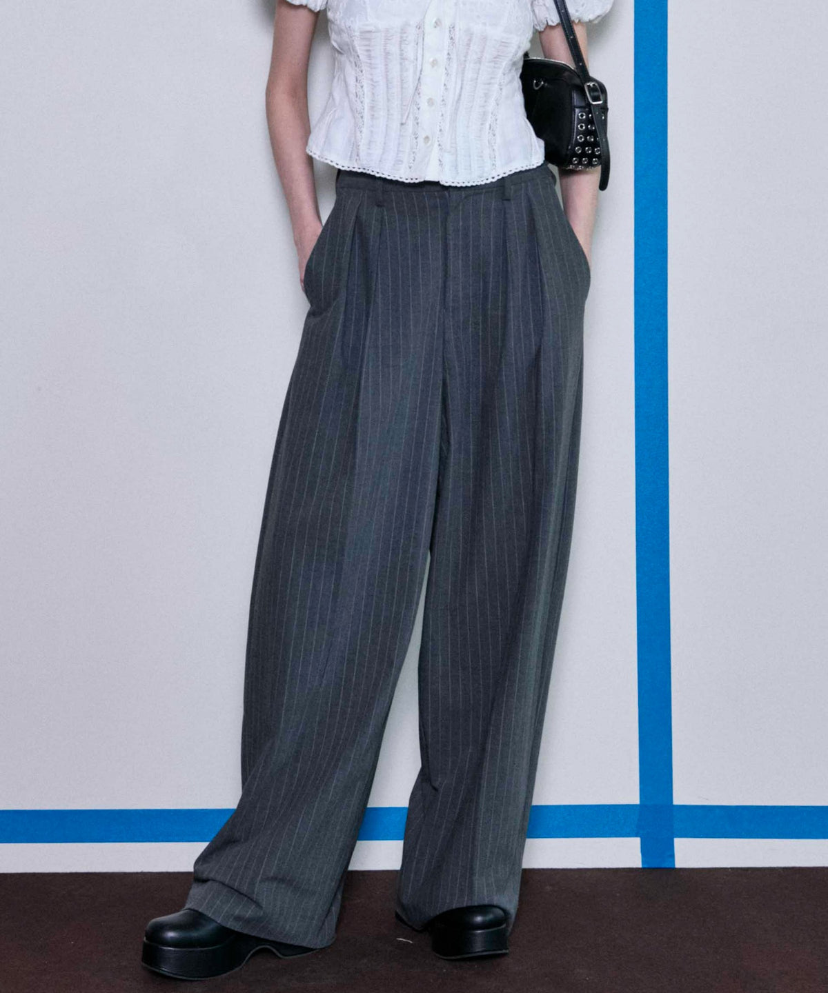 Two Tuck Curve Wide Tapered Pants