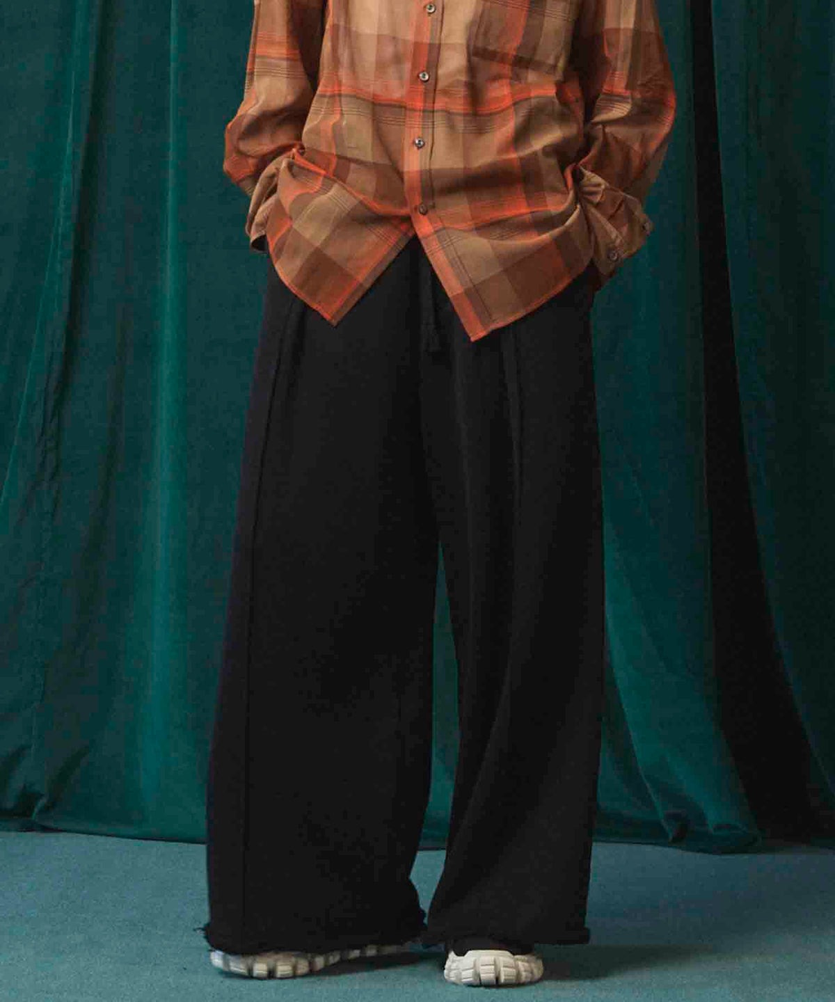 Loop-knit Tuck Wide Sweatpants