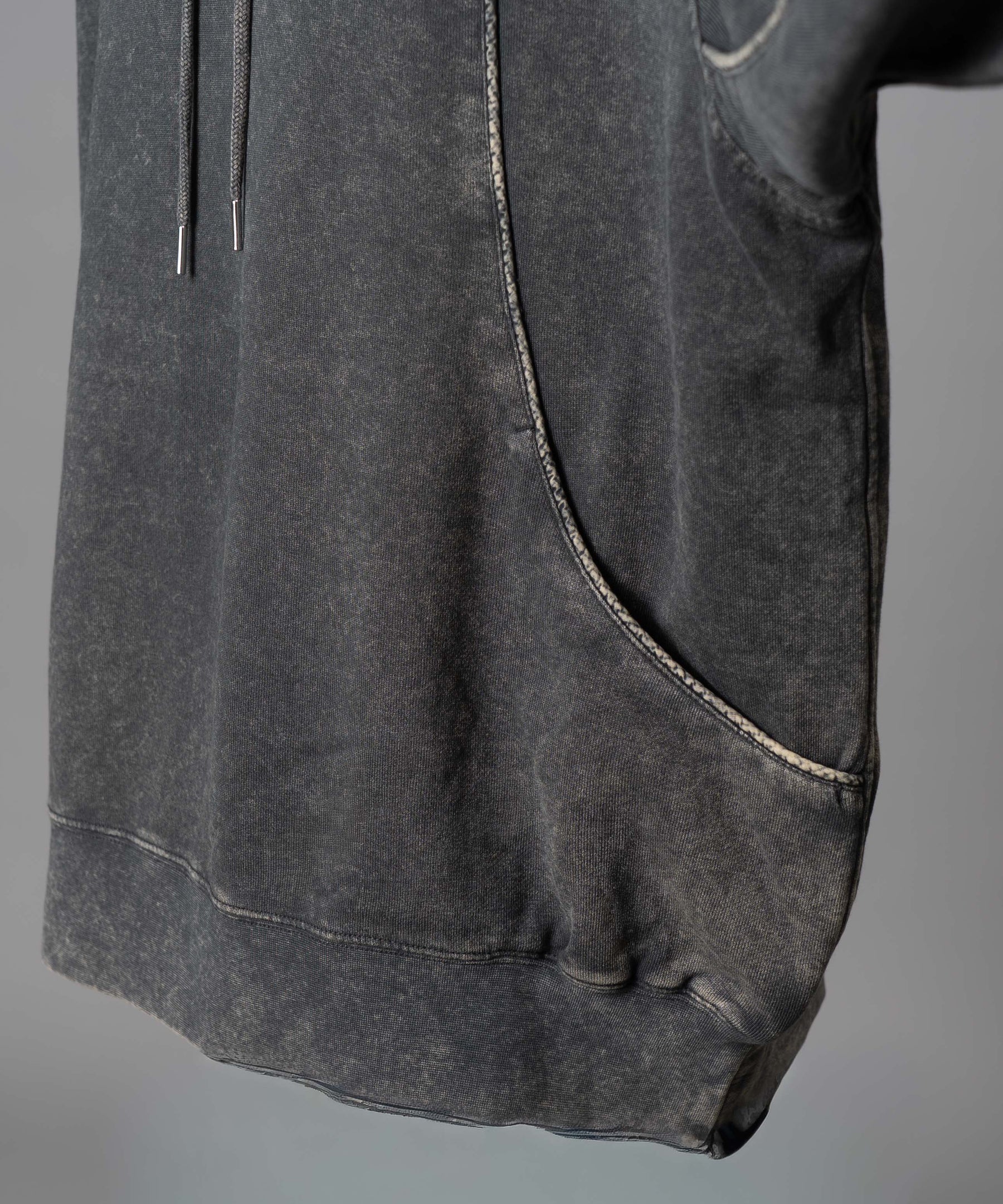 [25AW PRE-ORDER] Nuance Graphics Hand Stitching Long Sleeve TEE