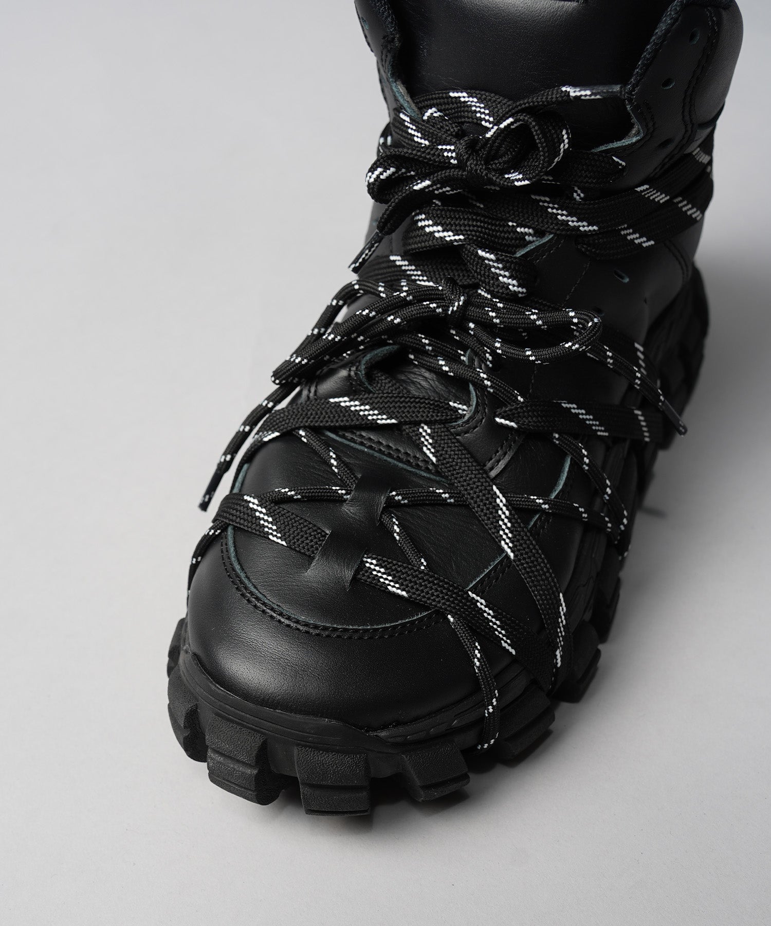 [SPECIAL SHOES FACTORY COLLABORATION] Rattling Sole Low-Cut Shoes