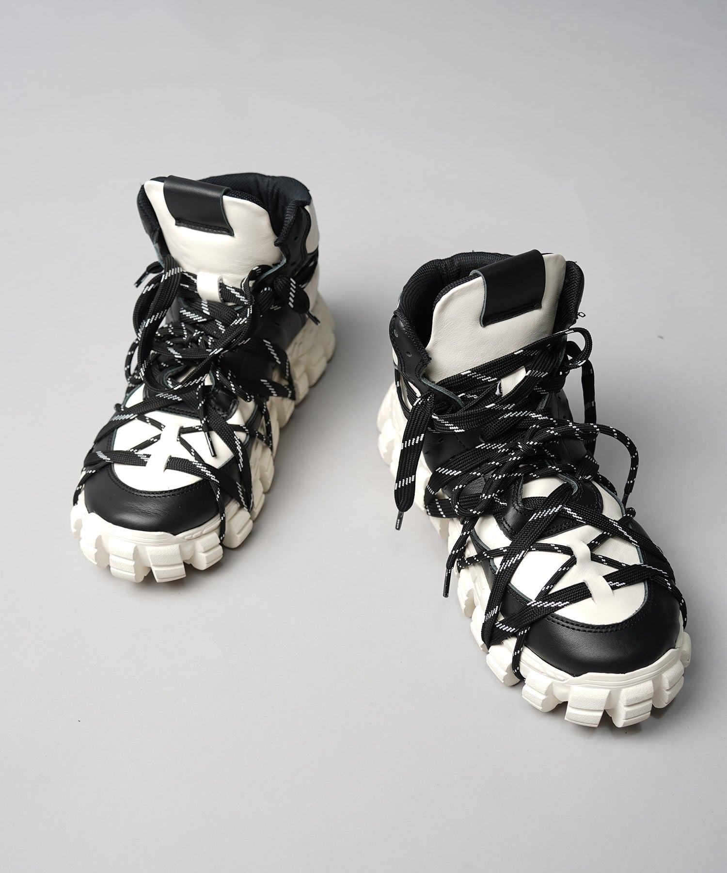 [SPECIAL SHOES FACTORY COLLABORATION] Rattling Sole Low-Cut Shoes