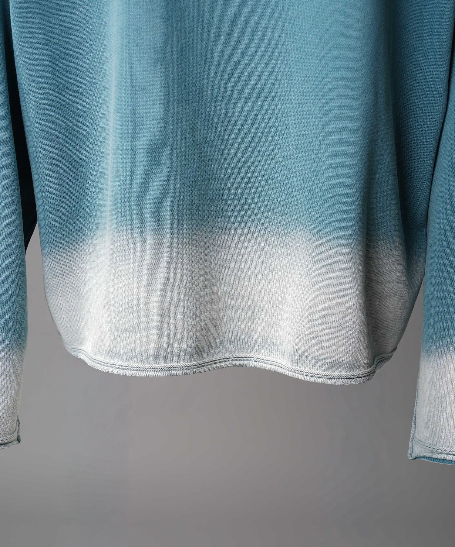 Gradation Short Length Prime-Over V-Neck Knit Pullover