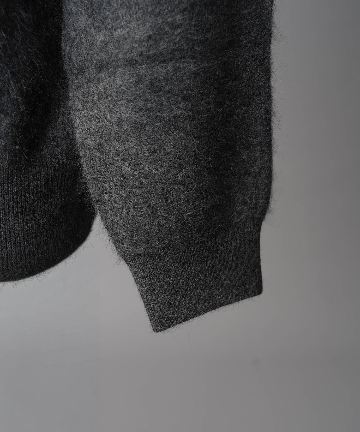 Gradation Short Length Prime-Over V-Neck Knit Pullover