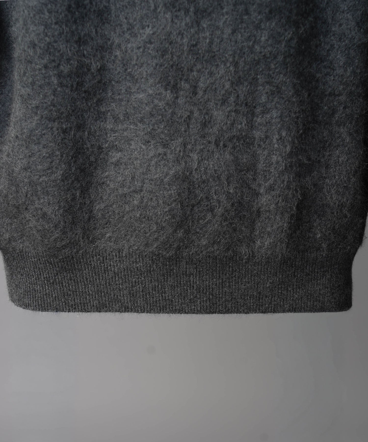 Gradation Short Length Prime-Over V-Neck Knit Pullover
