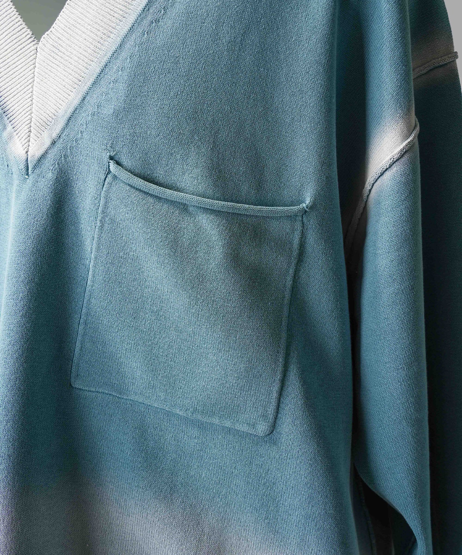 Gradation Short Length Prime-Over V-Neck Knit Pullover