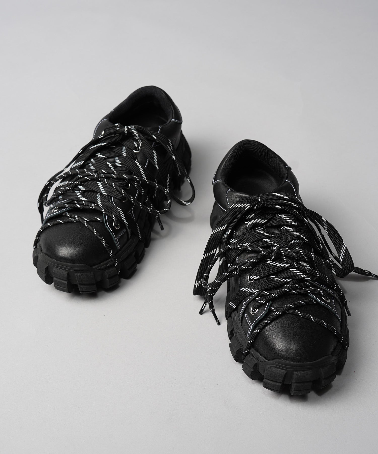 [SPECIAL SHOES FACTORY COLLABORATION] Rattling Sole Low-Cut Shoes