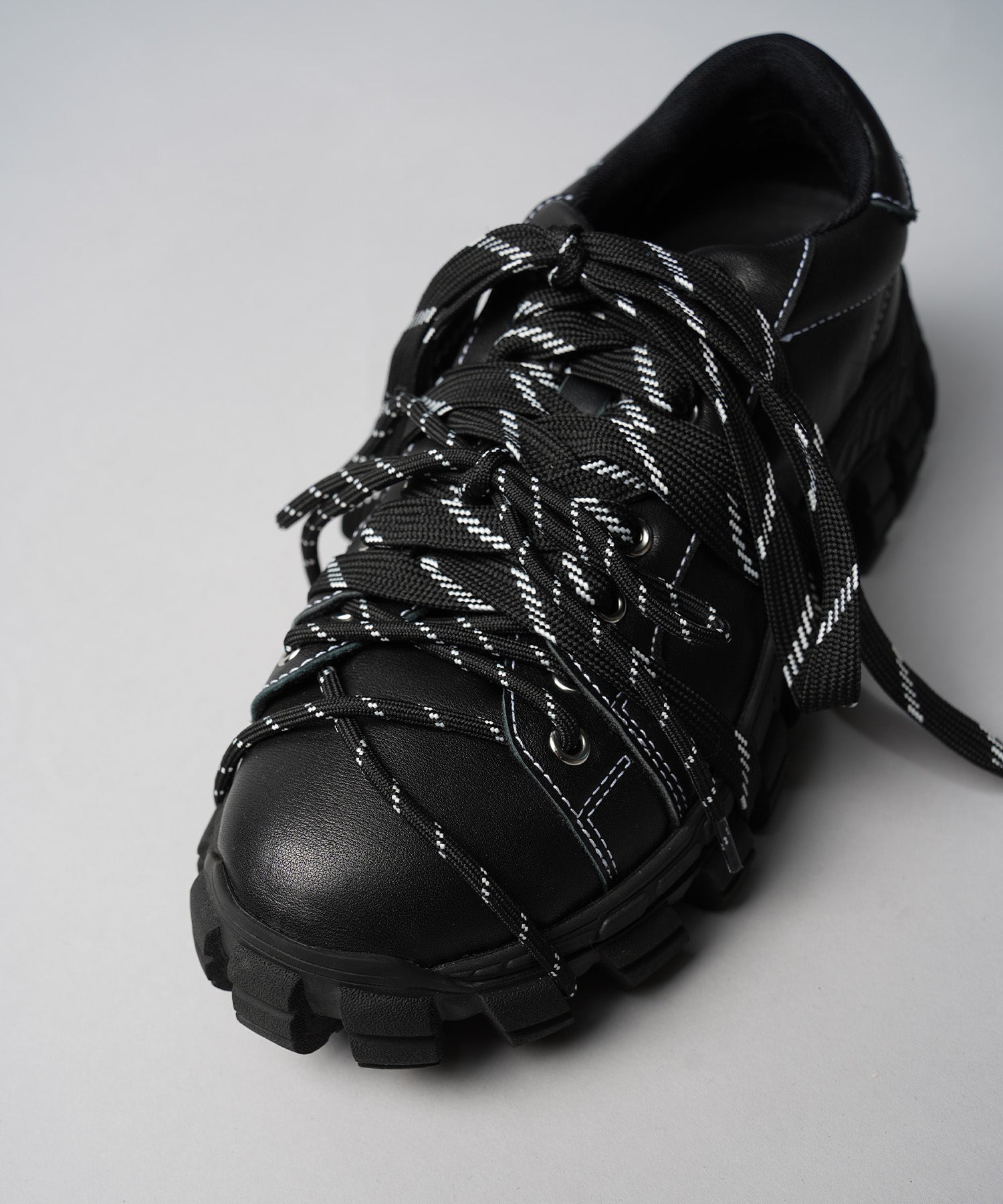 [SPECIAL SHOES FACTORY COLLABORATION] Rattling Sole Low-Cut Shoes