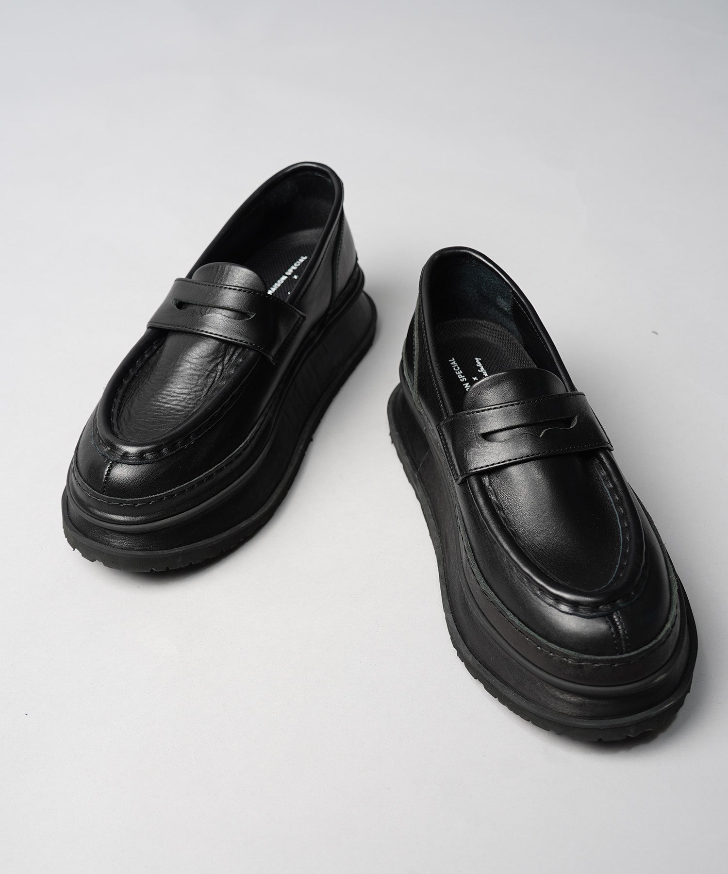 [SPECIAL SHOES FACTORY COLLABORATION] Rattling Sole Low-Cut Shoes