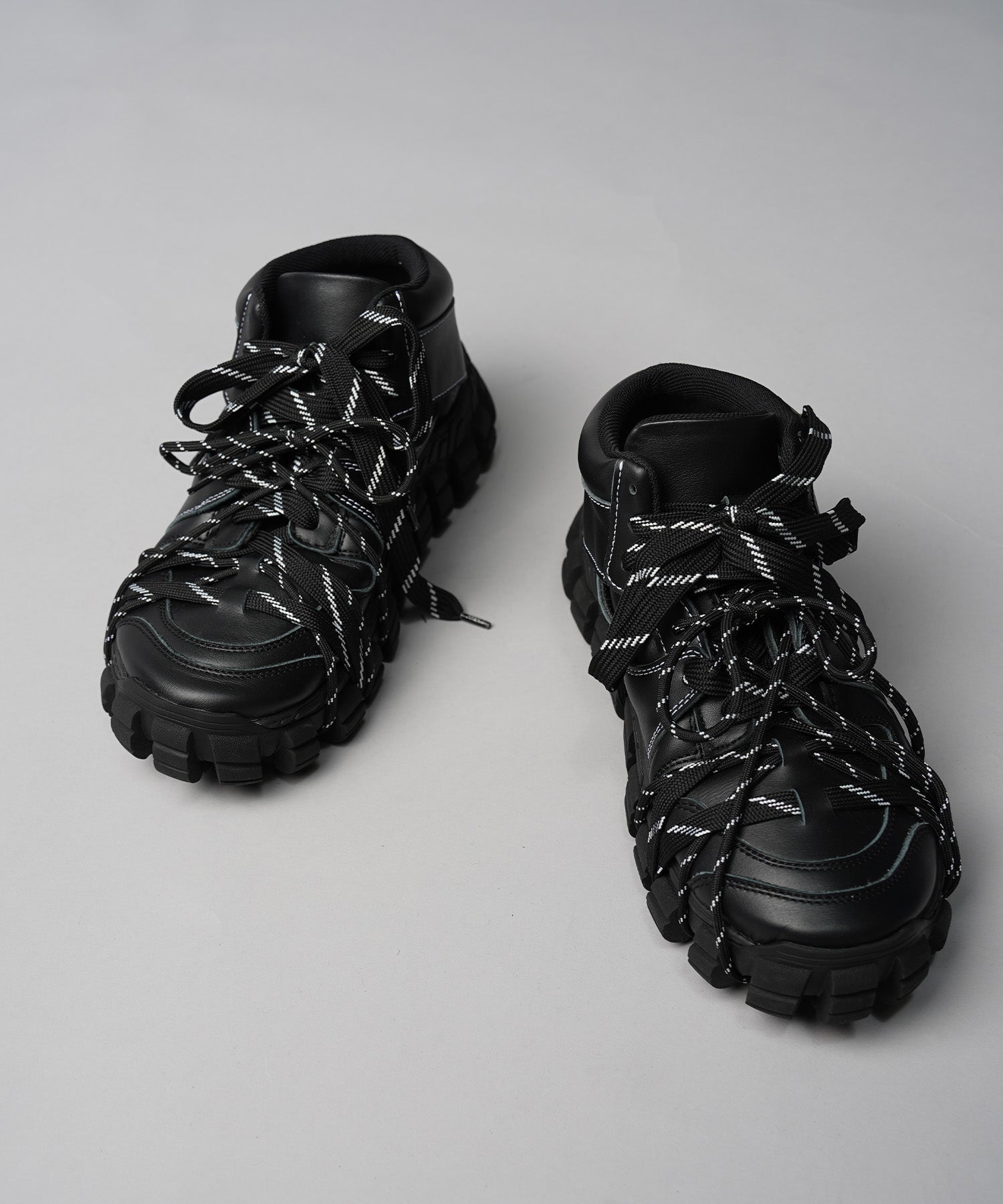 [SPECIAL SHOES FACTORY COLLABORATION] Rattling Sole Low-Cut Shoes