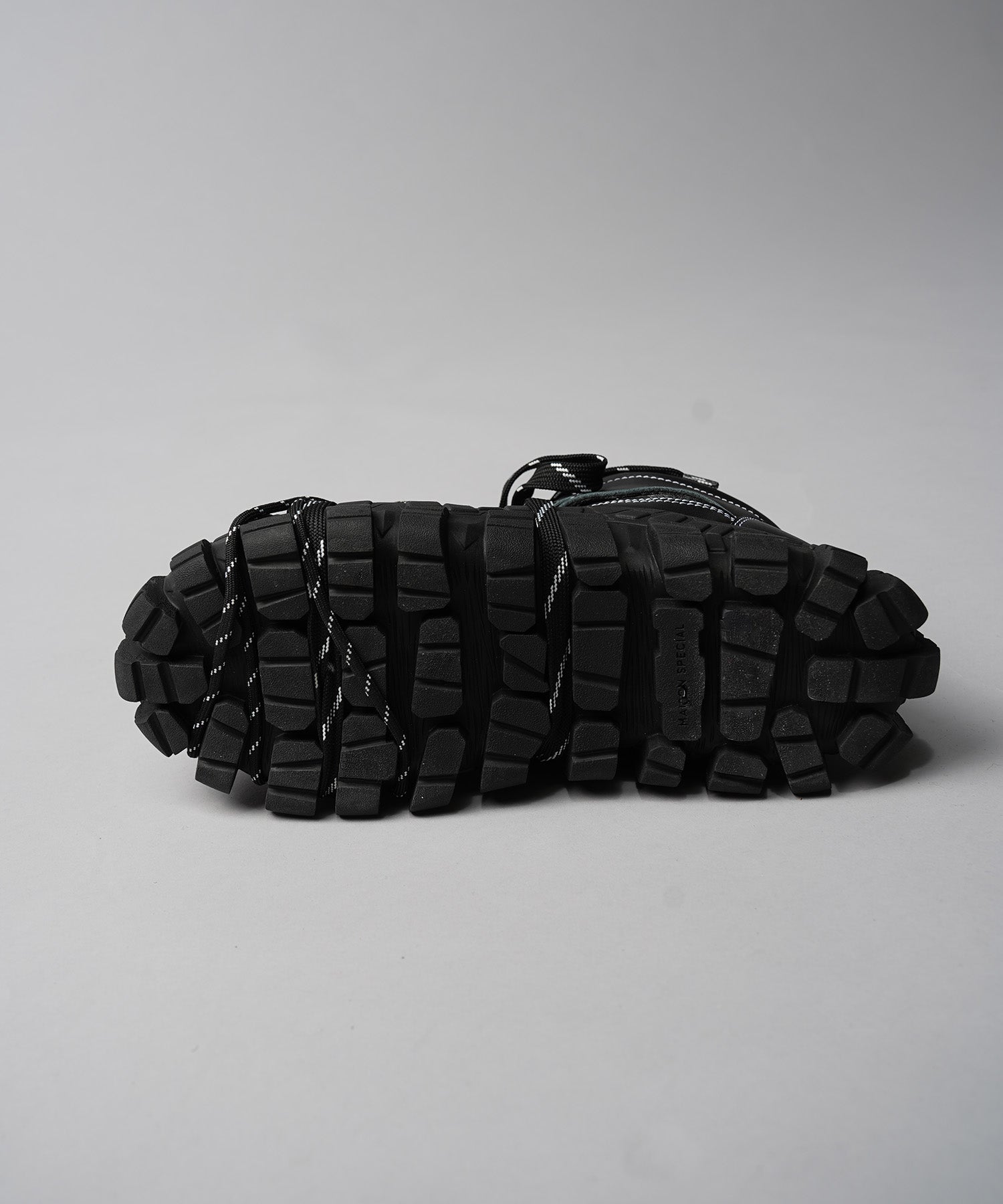 [SPECIAL SHOES FACTORY COLLABORATION] Rattling Sole Low-Cut Shoes