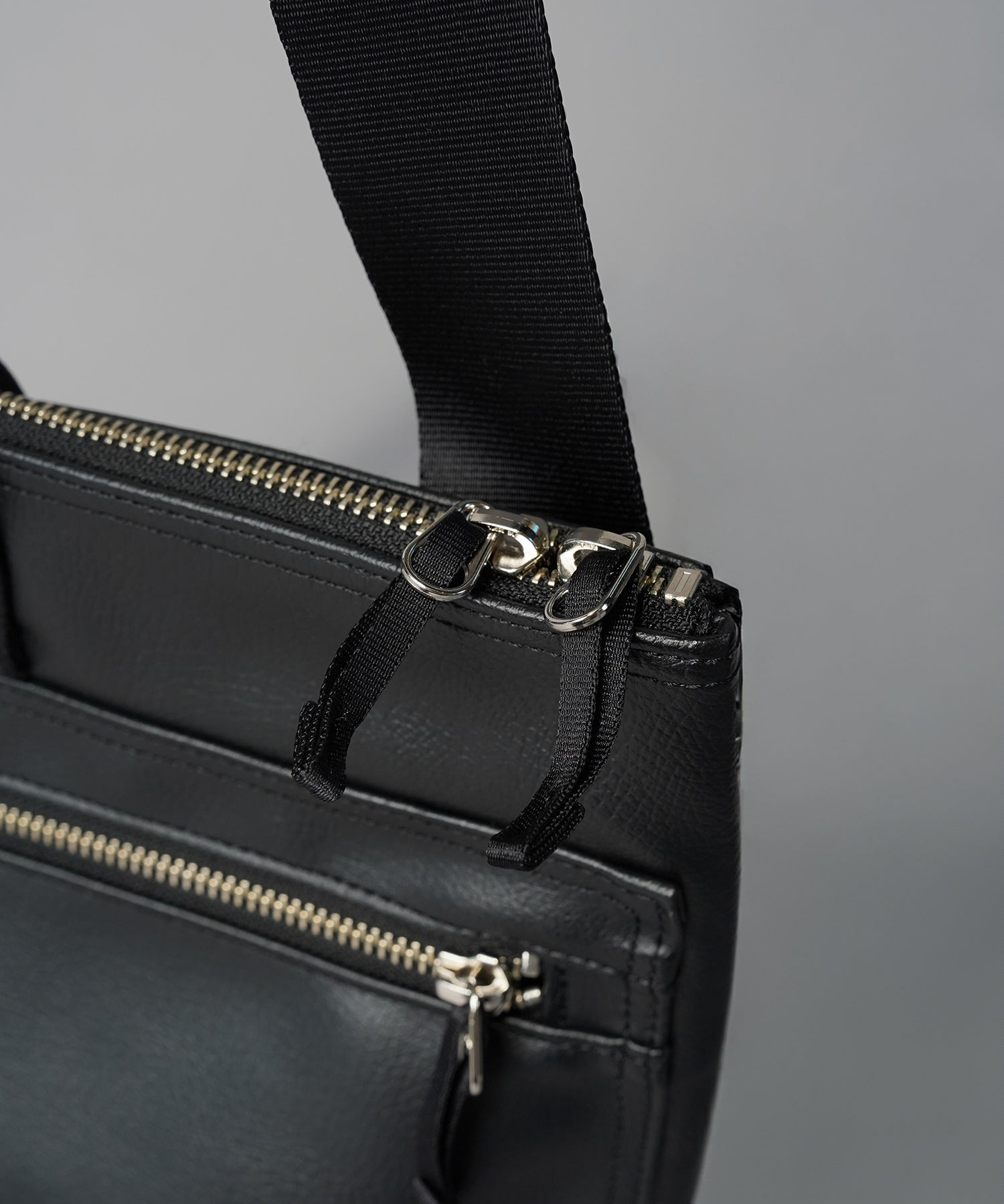 Aluminum Bonded Leather Shoulder Bag