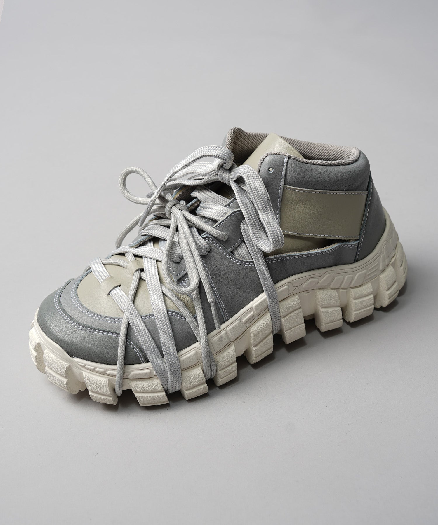 [SPECIAL SHOES FACTORY COLLABORATION] Rattling Sole Low-Cut Shoes