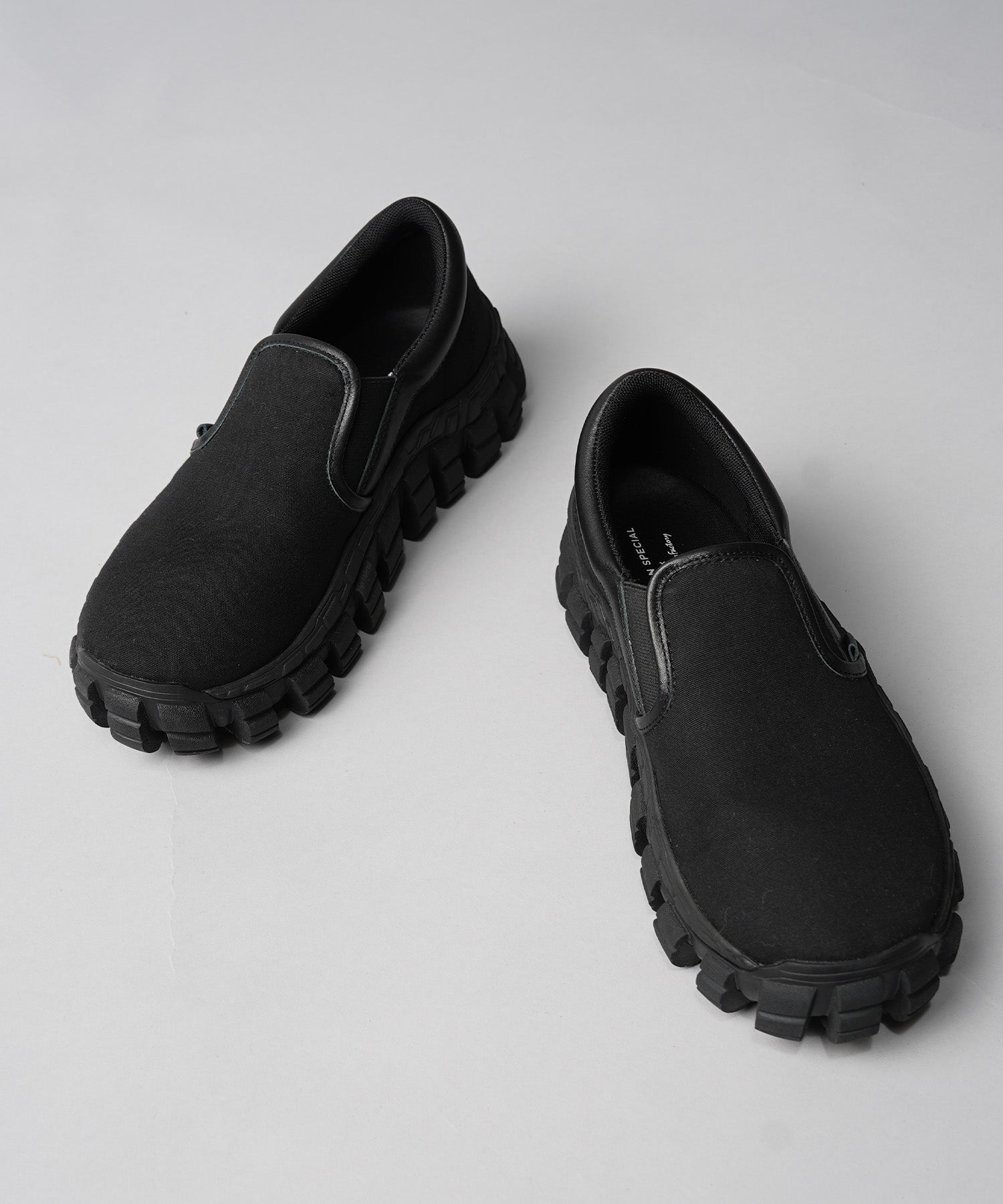 [SPECIAL SHOES FACTORY COLLABORATION] Rattling Sole Low-Cut Shoes