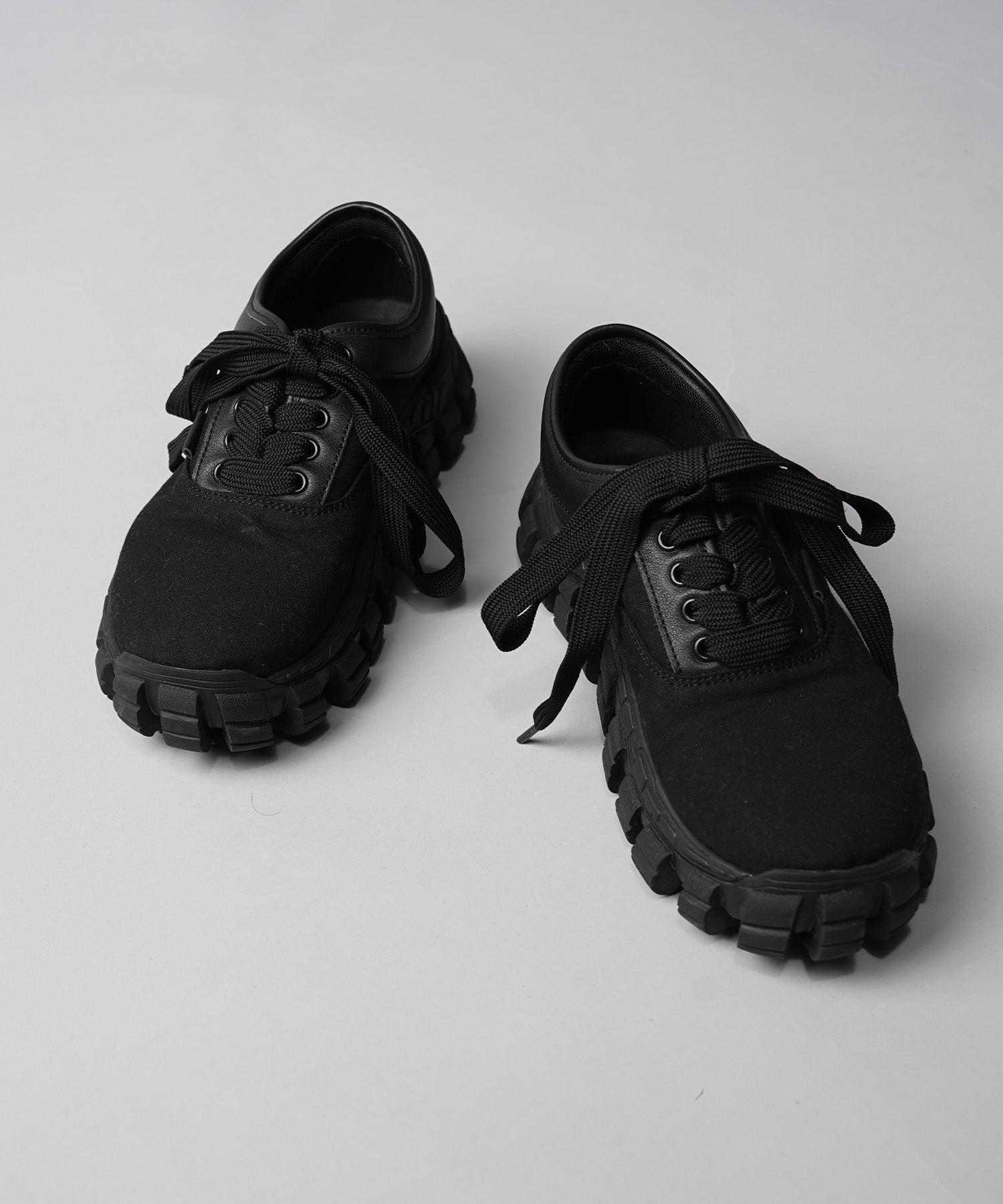 [SPECIAL SHOES FACTORY COLLABORATION] Rattling Sole Low-Cut Shoes