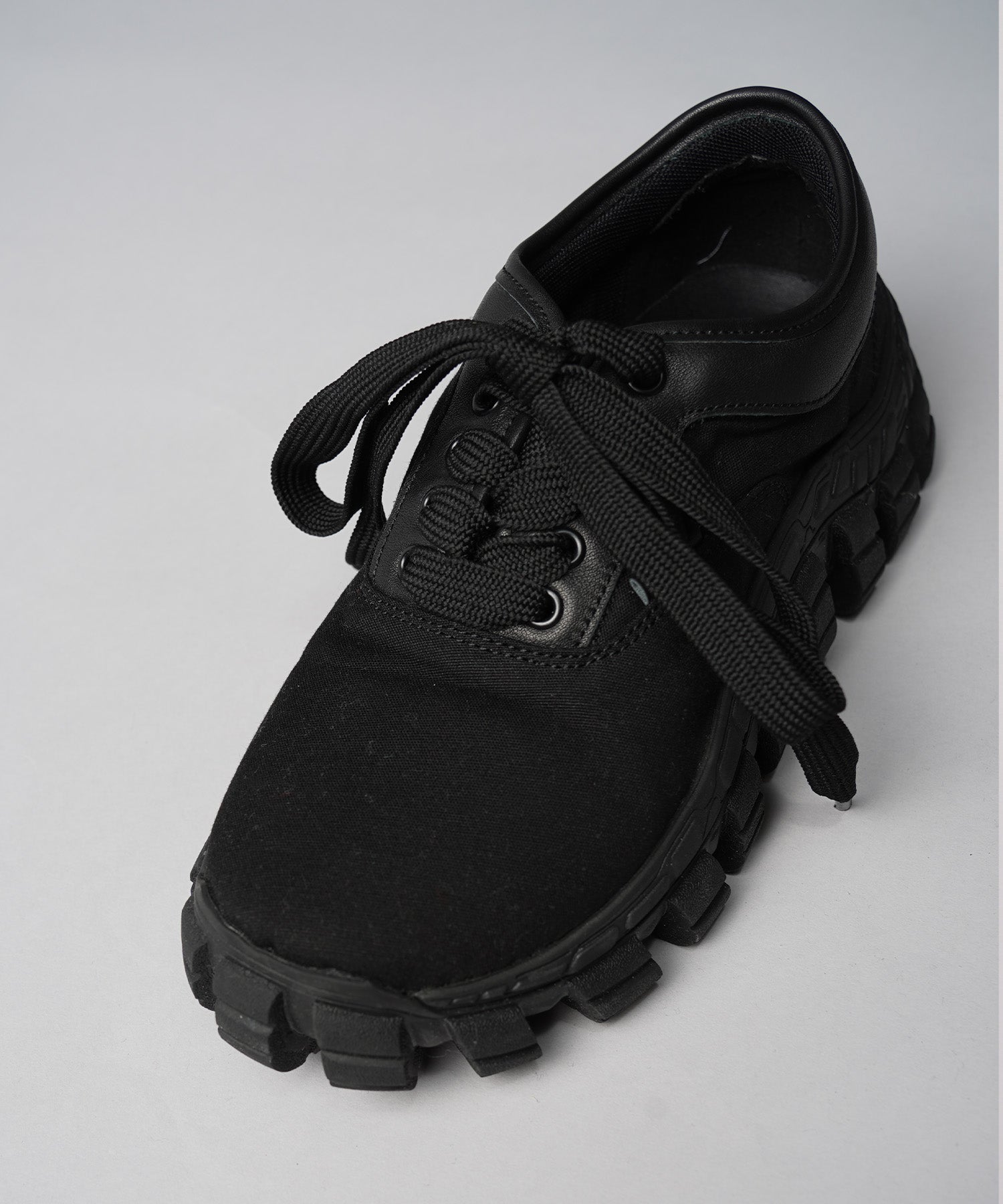 [SPECIAL SHOES FACTORY COLLABORATION] Rattling Sole Low-Cut Shoes