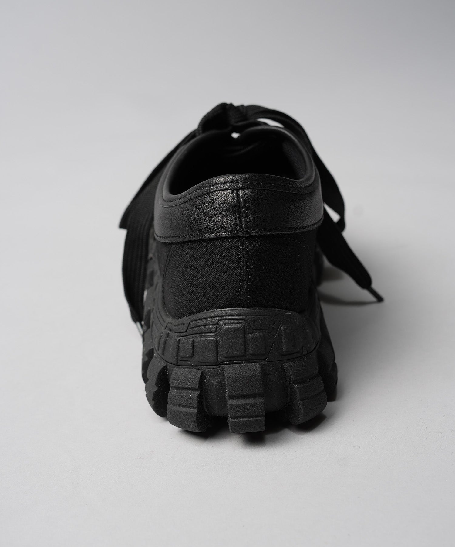 [SPECIAL SHOES FACTORY COLLABORATION] Rattling Sole Low-Cut Shoes