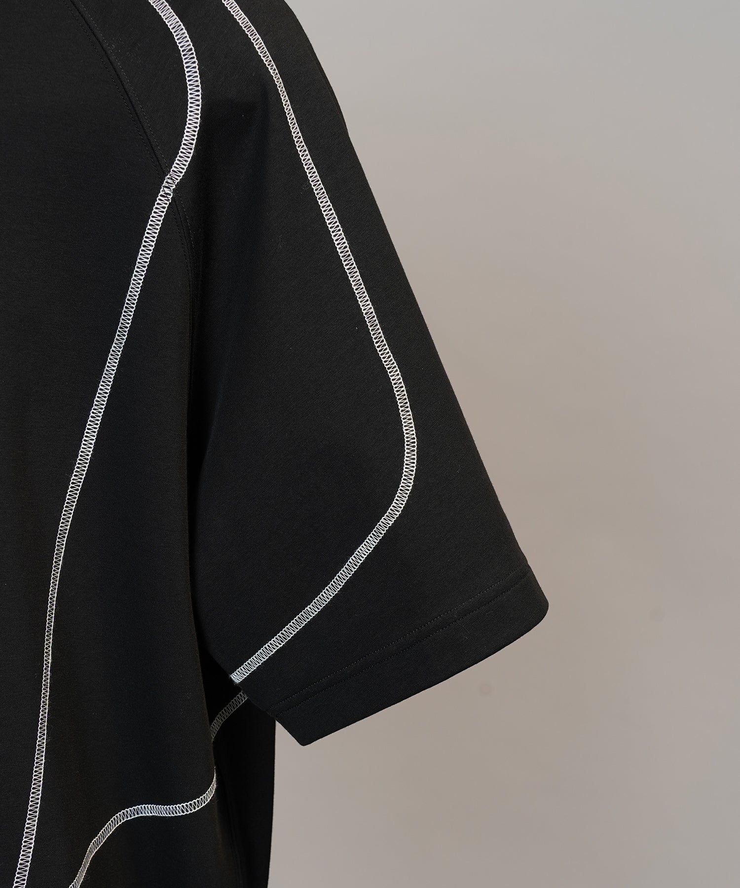【26SS PRE-ORDER】V-neck Stitch Work Prime-Over Raglan Short Sleeve Polo Shirt