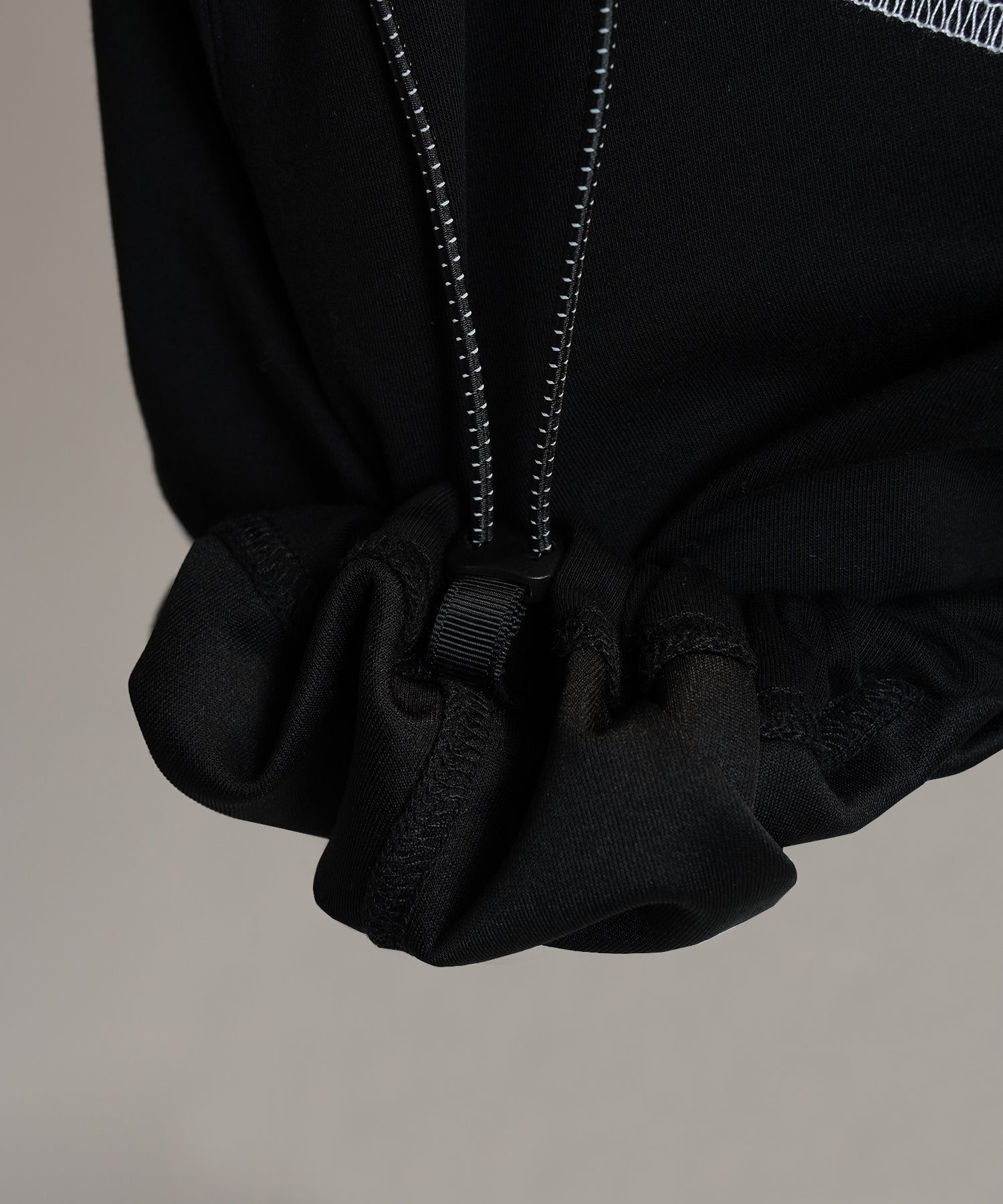 【26SS PRE-ORDER】V-neck Stitch Work Prime-Over Raglan Short Sleeve Polo Shirt