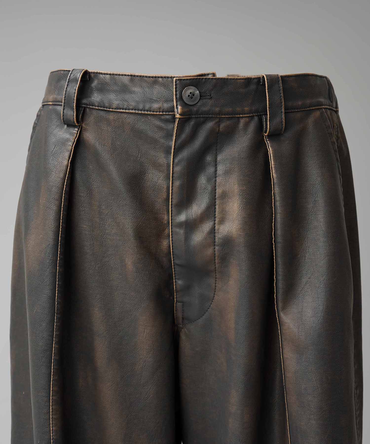 인공 가죽 핀 턱 넓은 바지