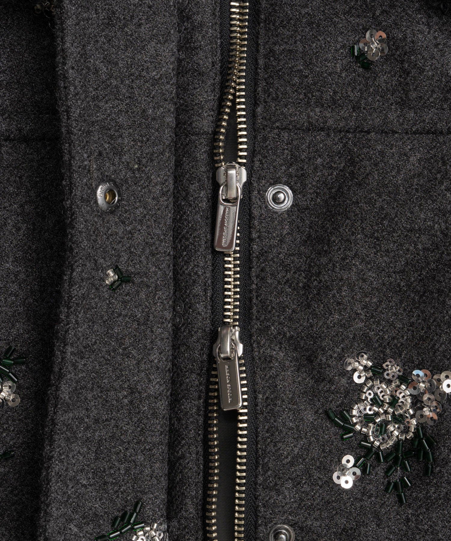 [26WINTER COLLECTION] 2WAY 领 Bijou 刺绣羽绒外套