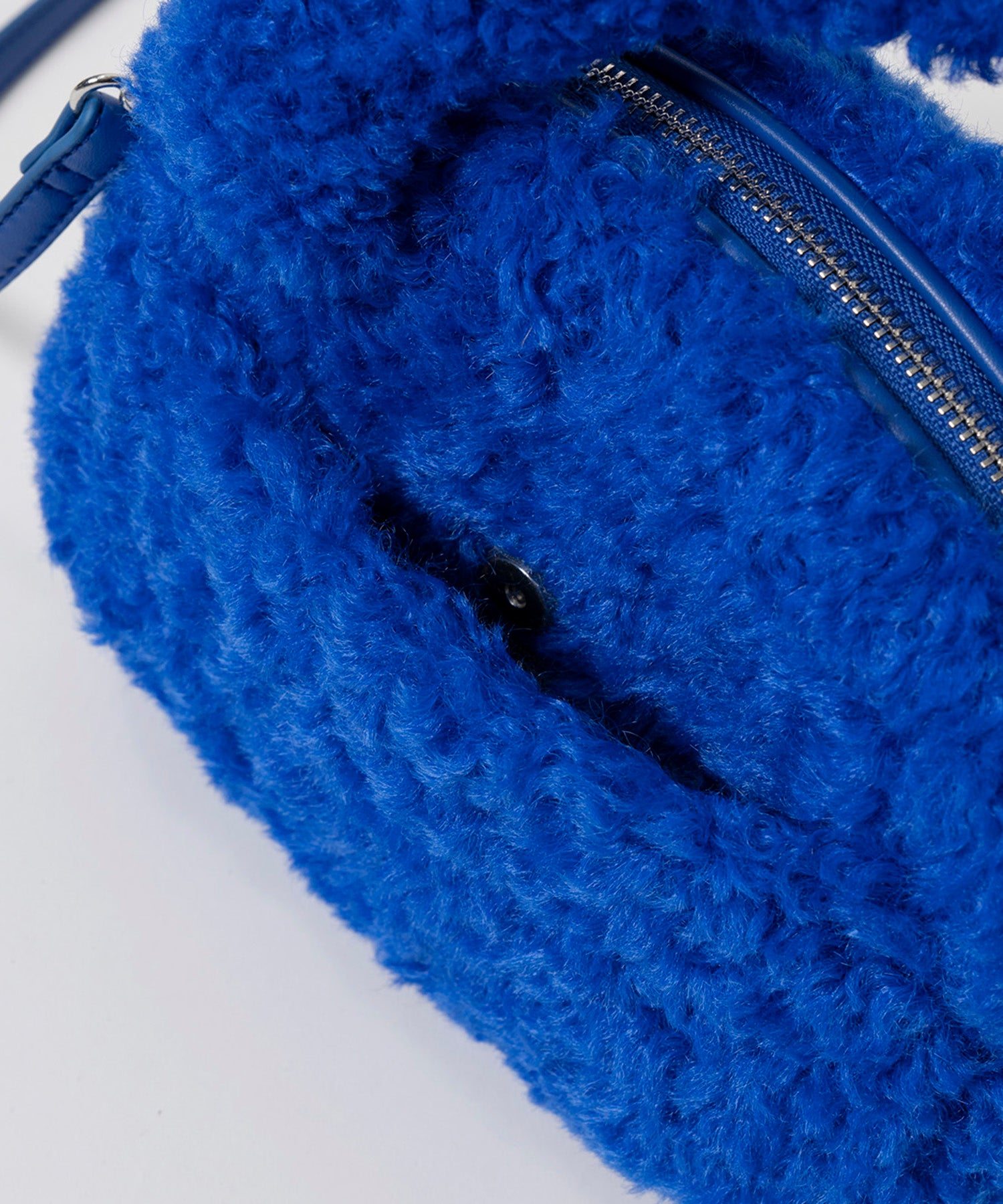【26AUTUMN PRE-ORDER】Fur Round Mini Bag