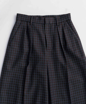 Two Tuck Curve Wide Tapered Pants