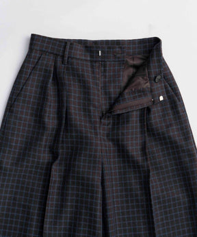 Two Tuck Curve Wide Tapered Pants