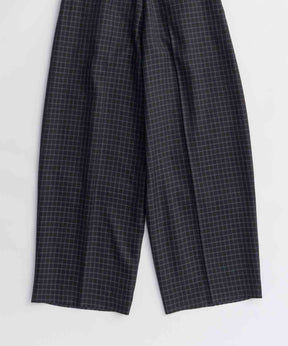 Two Tuck Curve Wide Tapered Pants