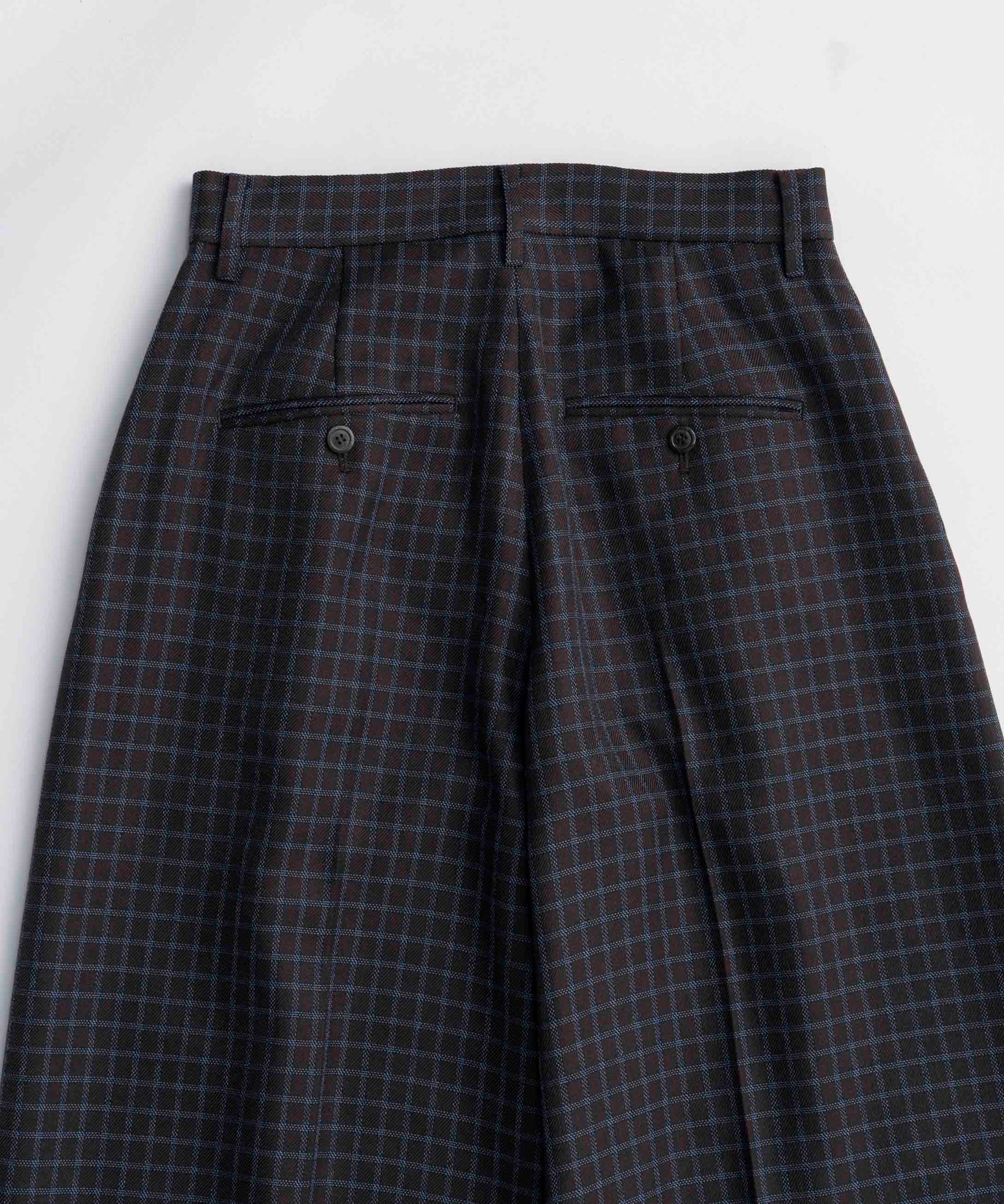 Two Tuck Curve Wide Tapered Pants