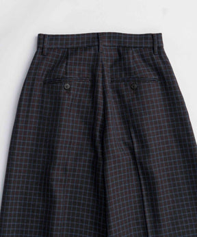 Two Tuck Curve Wide Tapered Pants