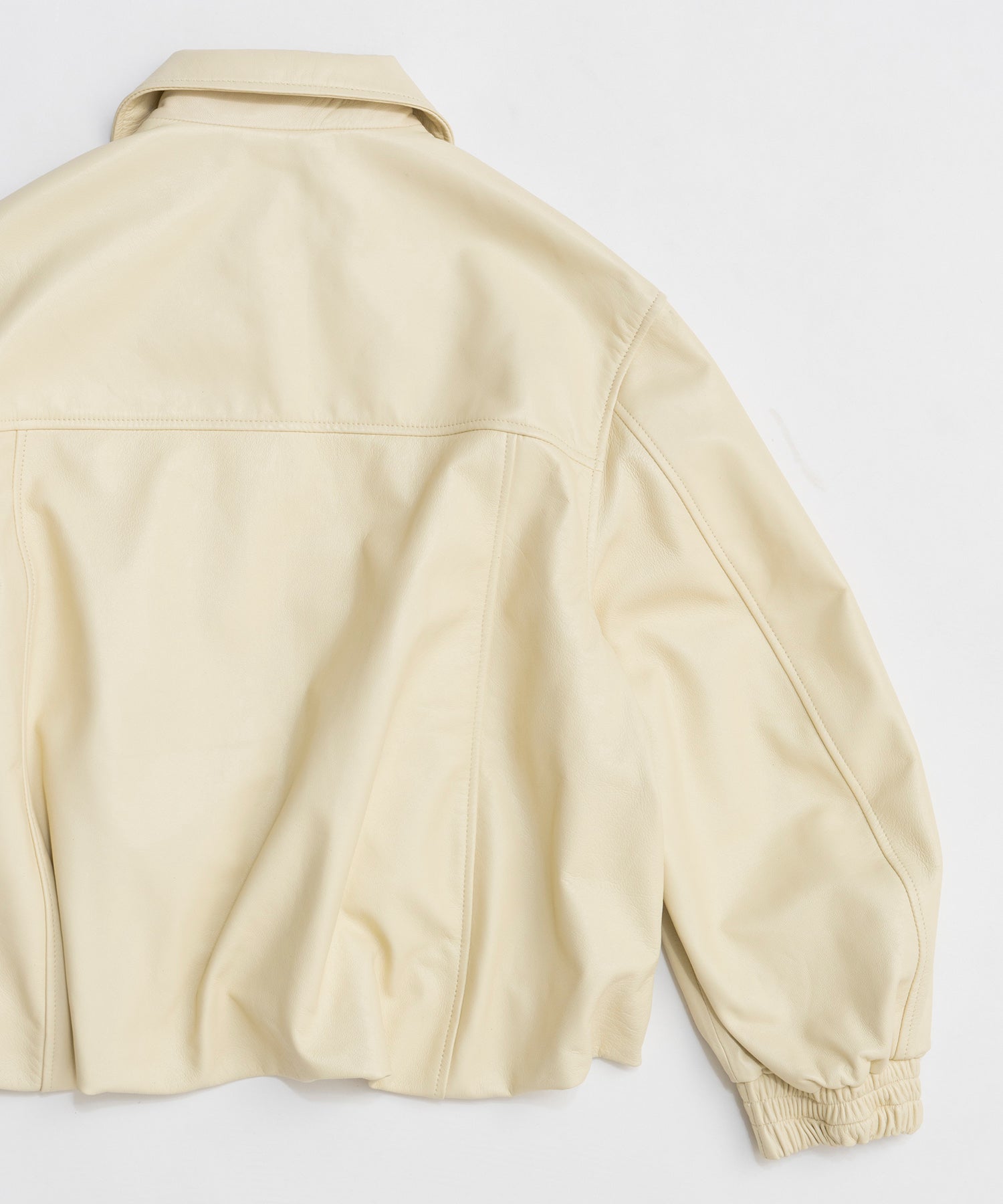 [26SPRING PRE-ORDER] 볼륨감 있는 가죽 블루종