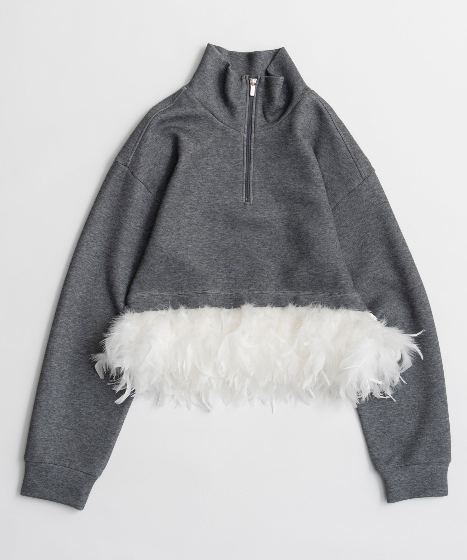 【26AUTUMN PRE-ORDER】Feather Hem Half-Zip Top