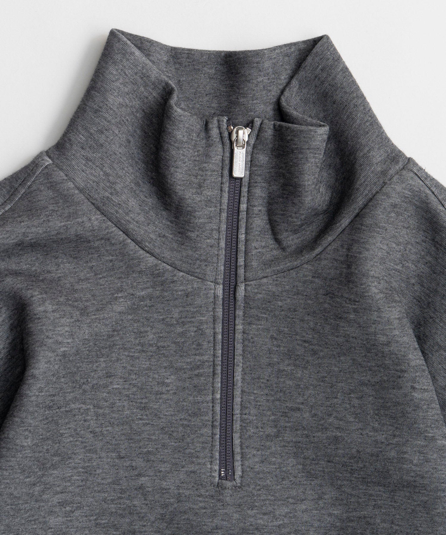 【26AUTUMN PRE-ORDER】Feather Hem Half-Zip Top
