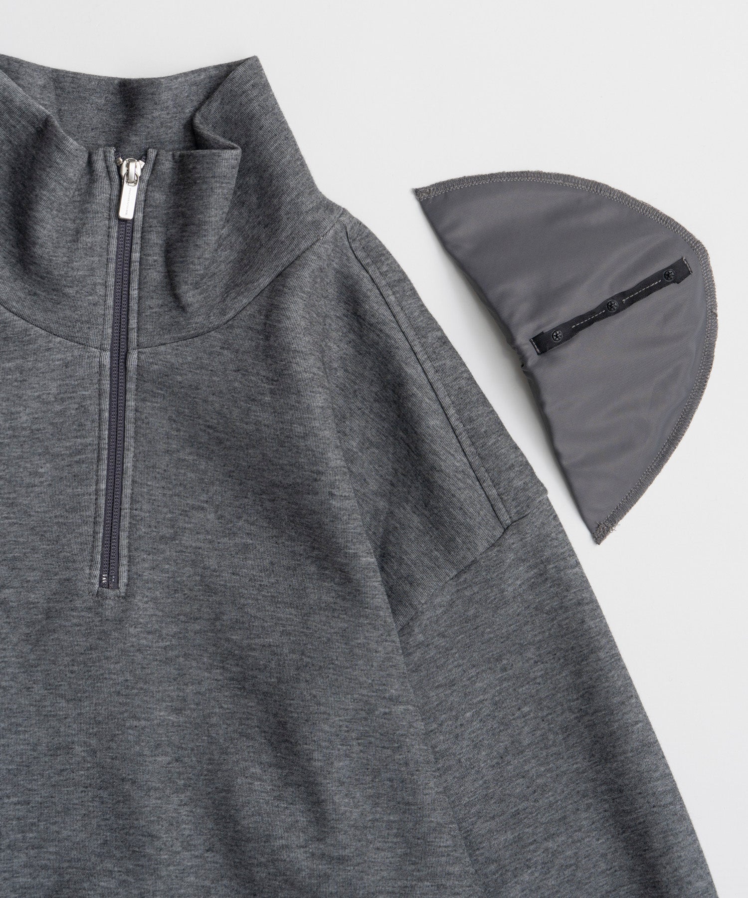 【26AUTUMN PRE-ORDER】Feather Hem Half-Zip Top