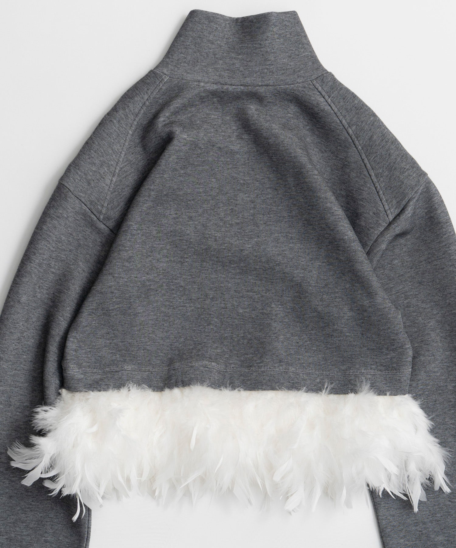 【26AUTUMN PRE-ORDER】Feather Hem Half-Zip Top