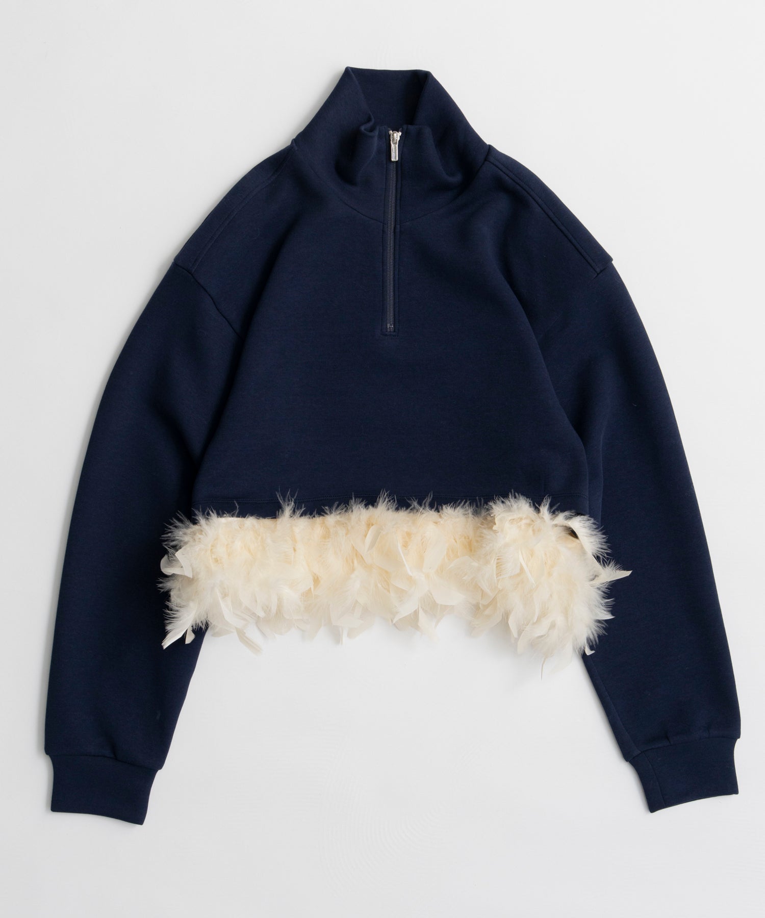 【26AUTUMN PRE-ORDER】Feather Hem Half-Zip Top
