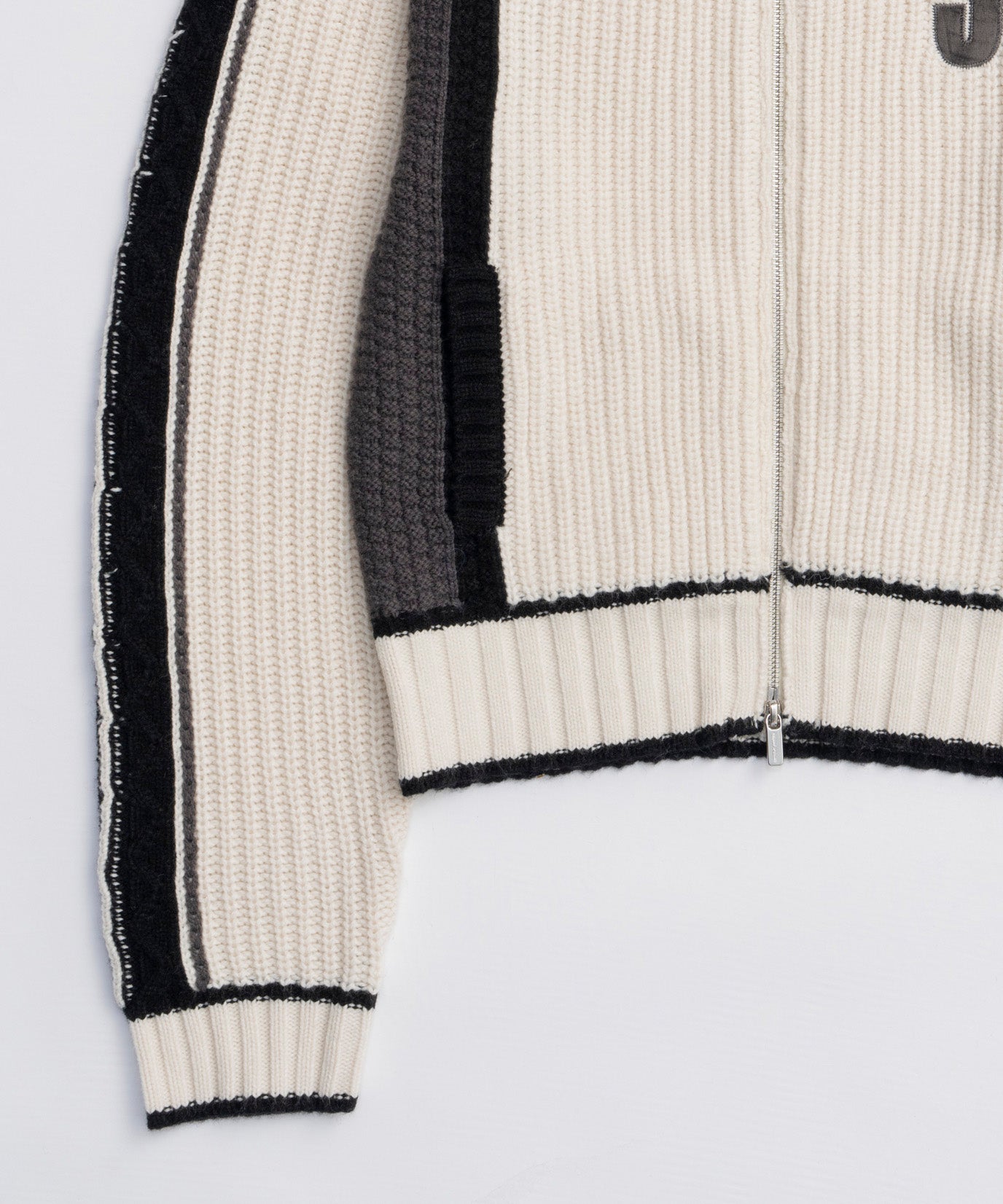 [25winter preoder] 숫자가 높은 넥 지퍼 니트 탑