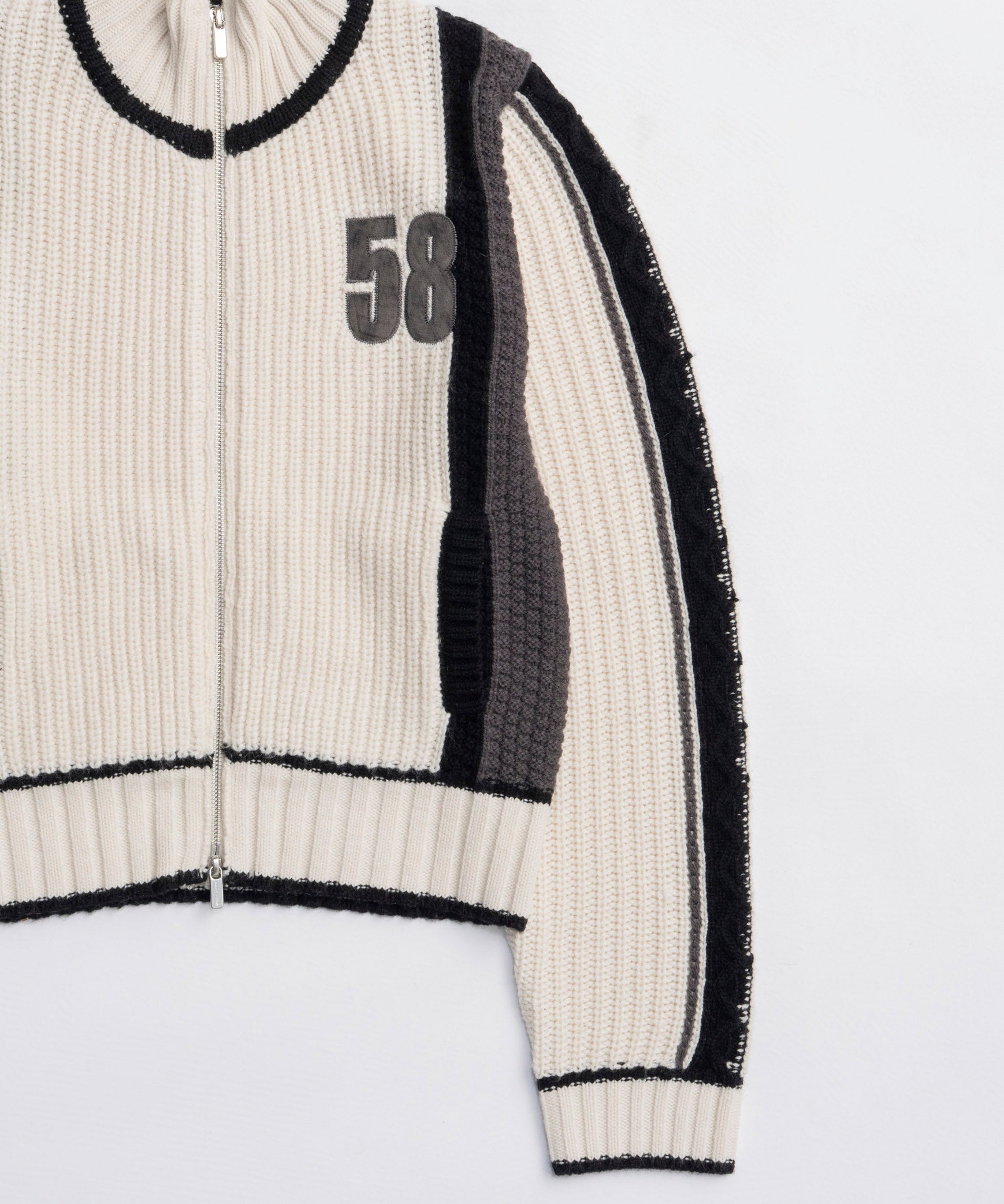 [25winter preoder] 숫자가 높은 넥 지퍼 니트 탑