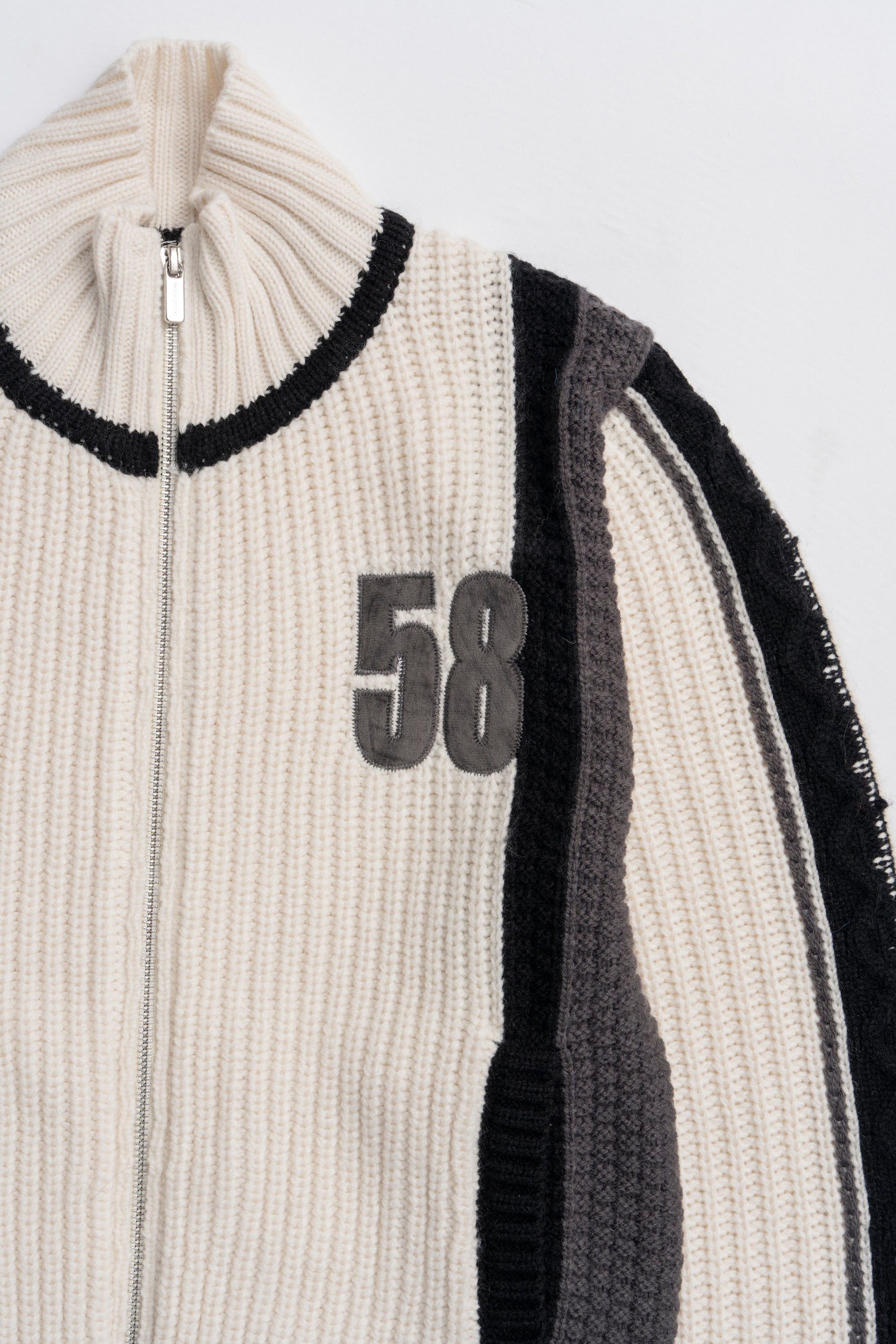[25winter preoder] 숫자가 높은 넥 지퍼 니트 탑