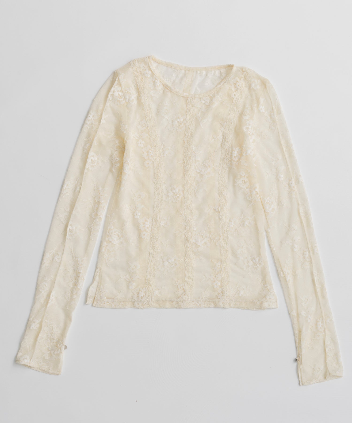【26AUTUMN PRE-ORDER】Sleeve Slit Lace Top