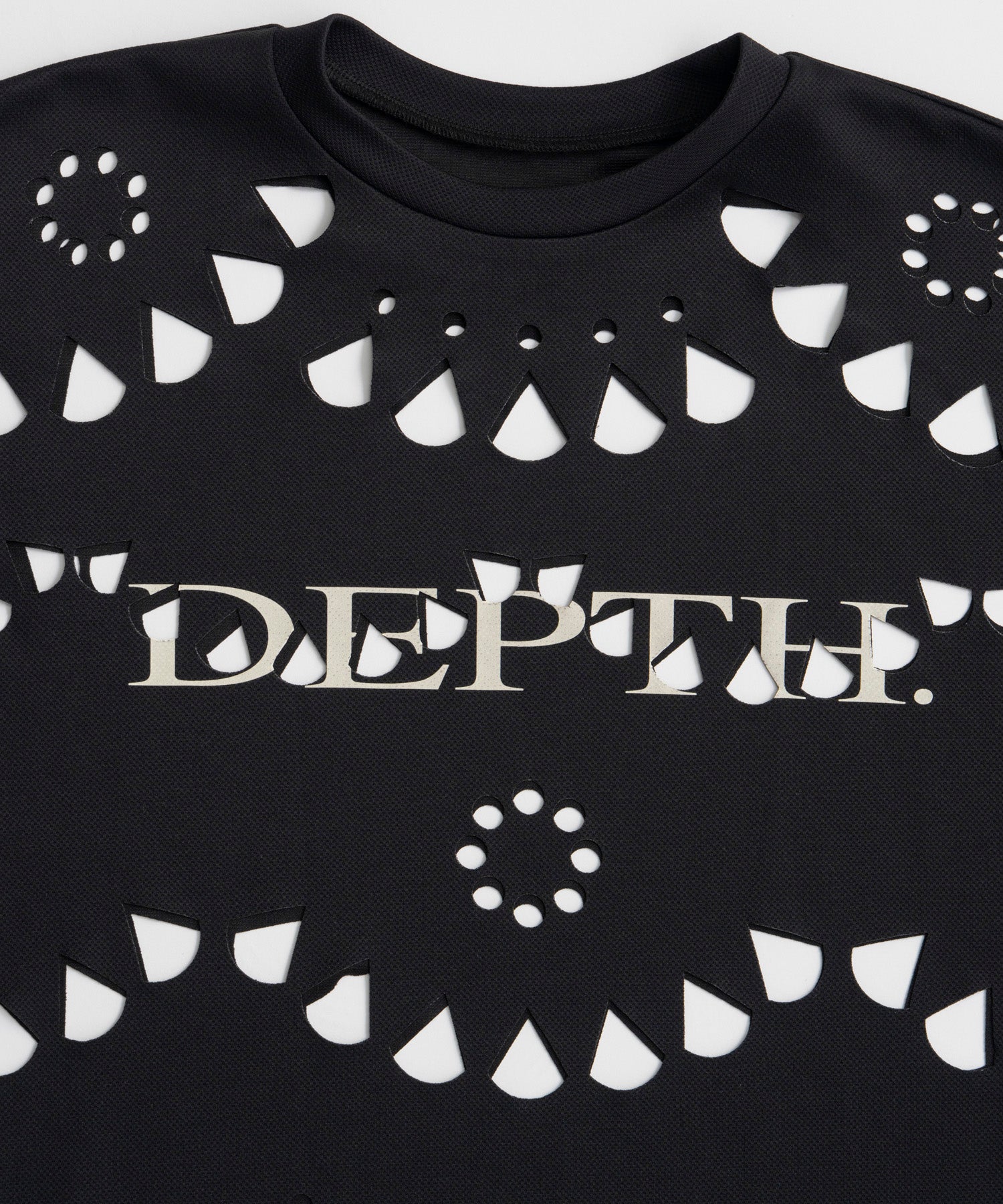 【26AUTUMN PRE-ORDER】Laser-Cut Motif Logo T-Shirt