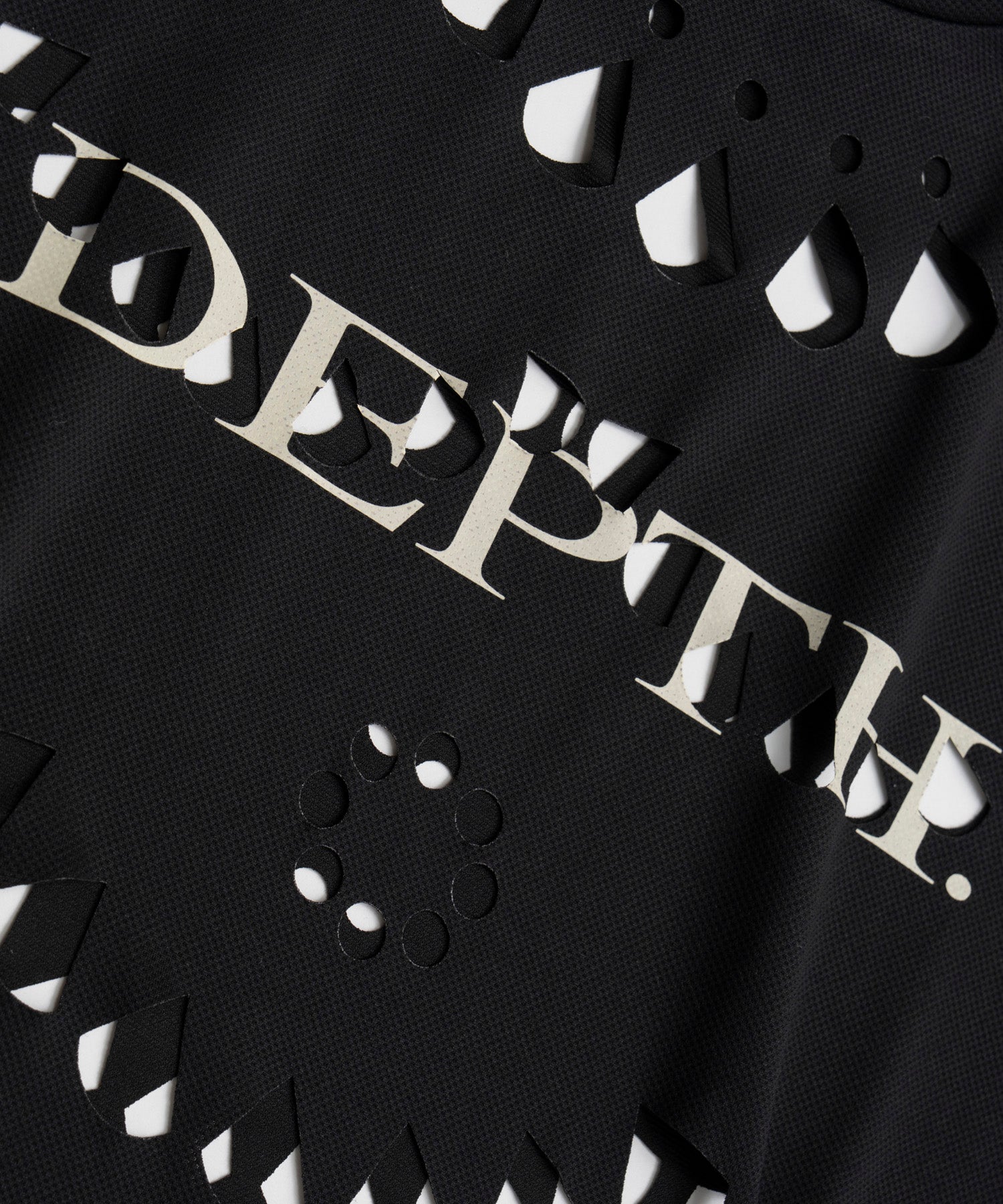 【26AUTUMN PRE-ORDER】Laser-Cut Motif Logo T-Shirt